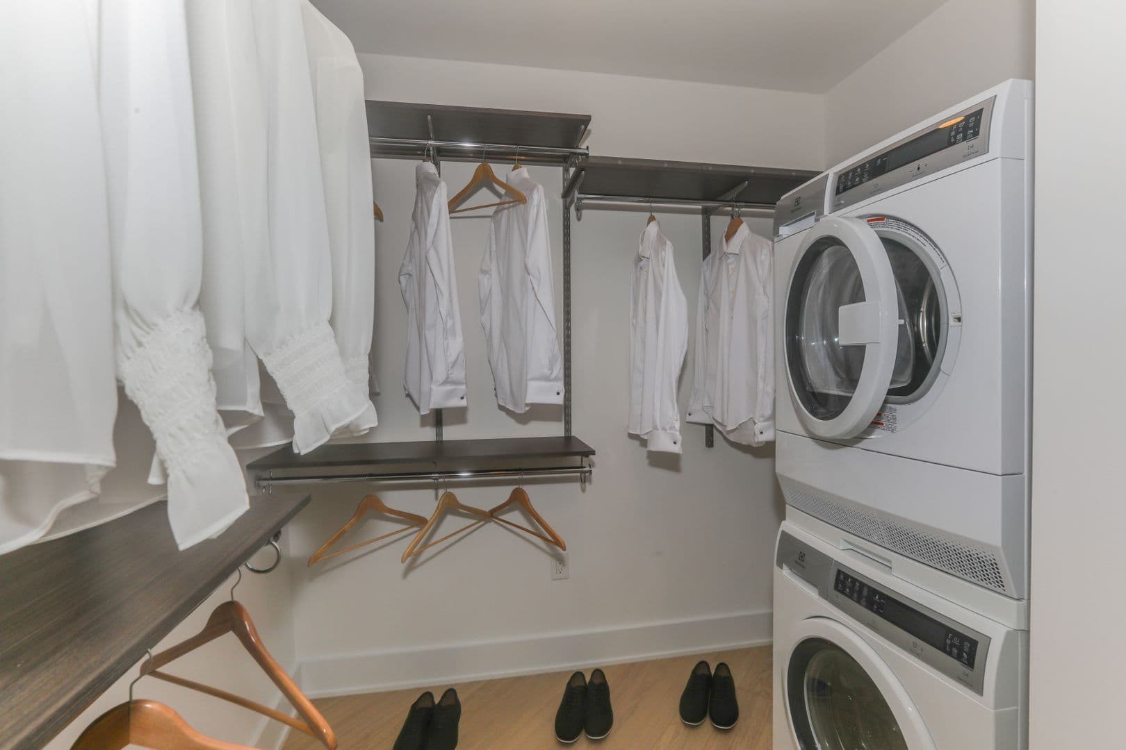 Edgewater Apartment: 7650 River Road