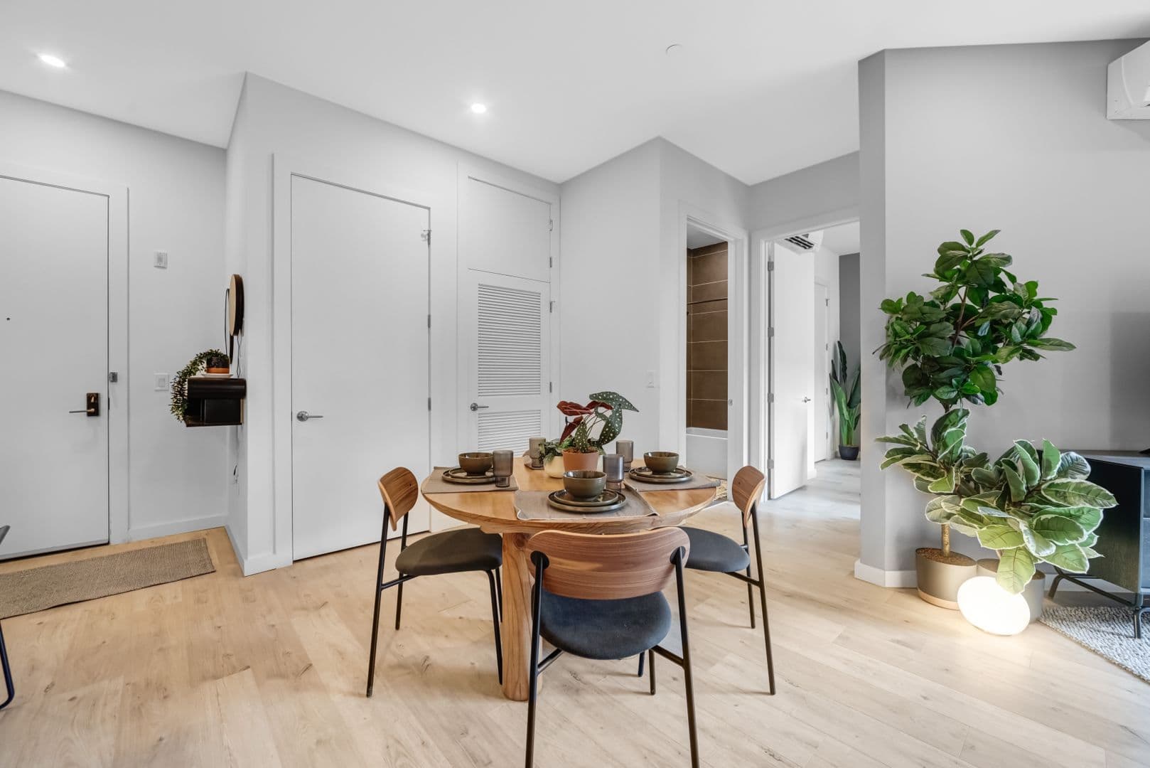 Harrison Apartment: 1100 S 5th Street