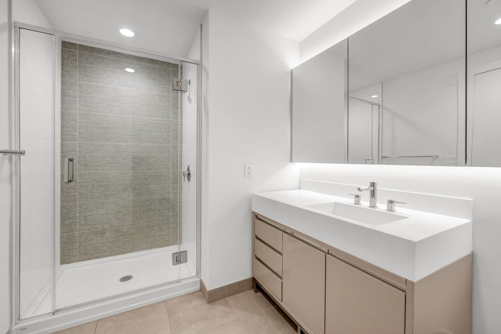 WEEHAWKEN Apartment: 805 HARBOR BLVD