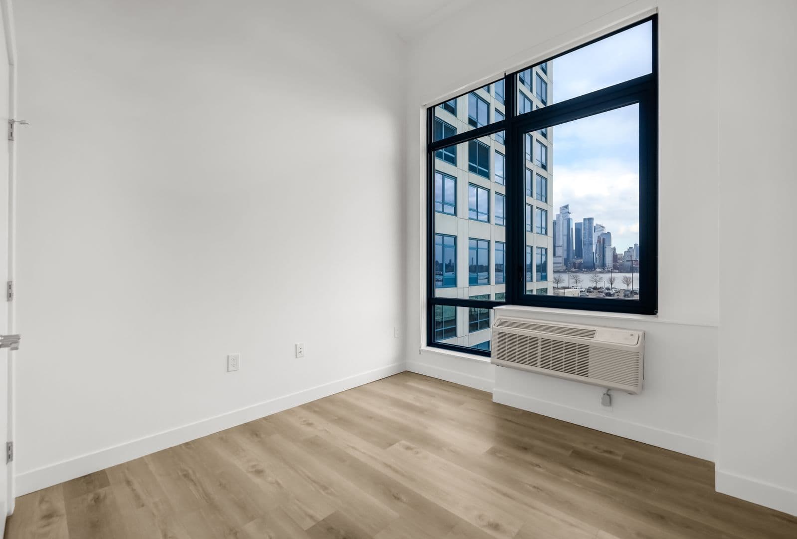 WEEHAWKEN Apartment: 805 HARBOR BLVD