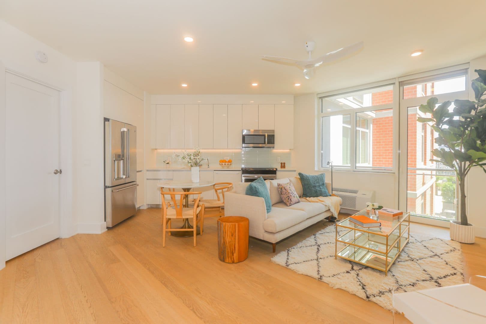 Edgewater Apartment: 7650 River Road