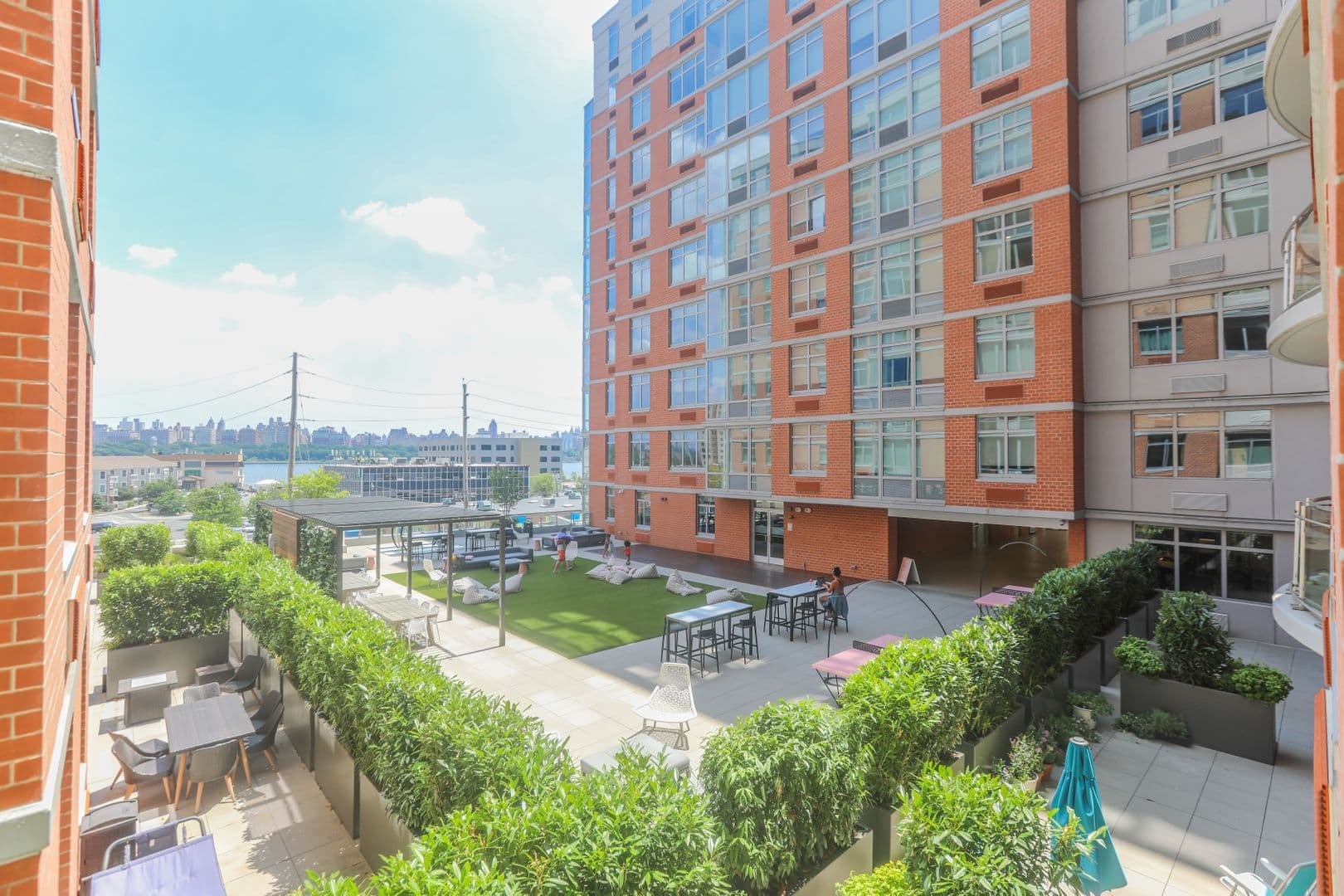 Edgewater Apartment: 7650 River Road