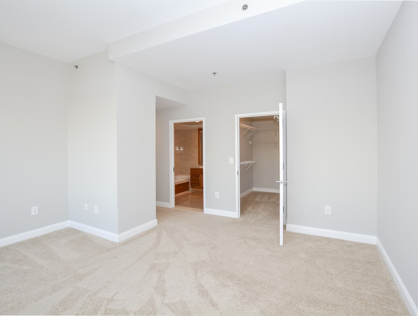 Edgewater Apartment: 99 Gorge Road