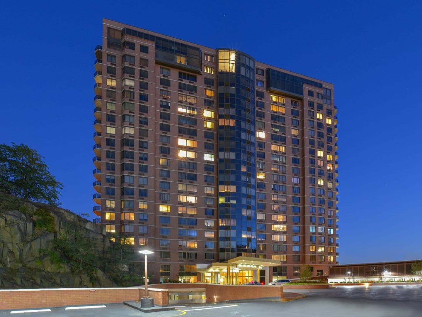 Edgewater Apartment: 99 Gorge Road