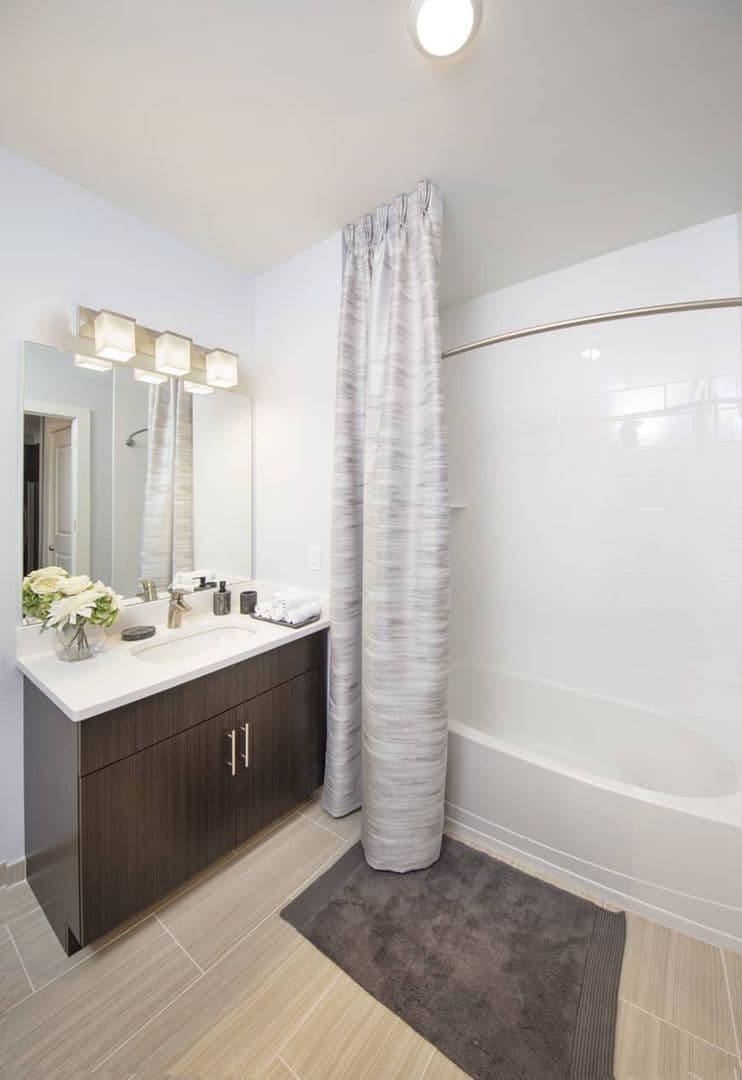 Englewood Apartment: 5 William Street,