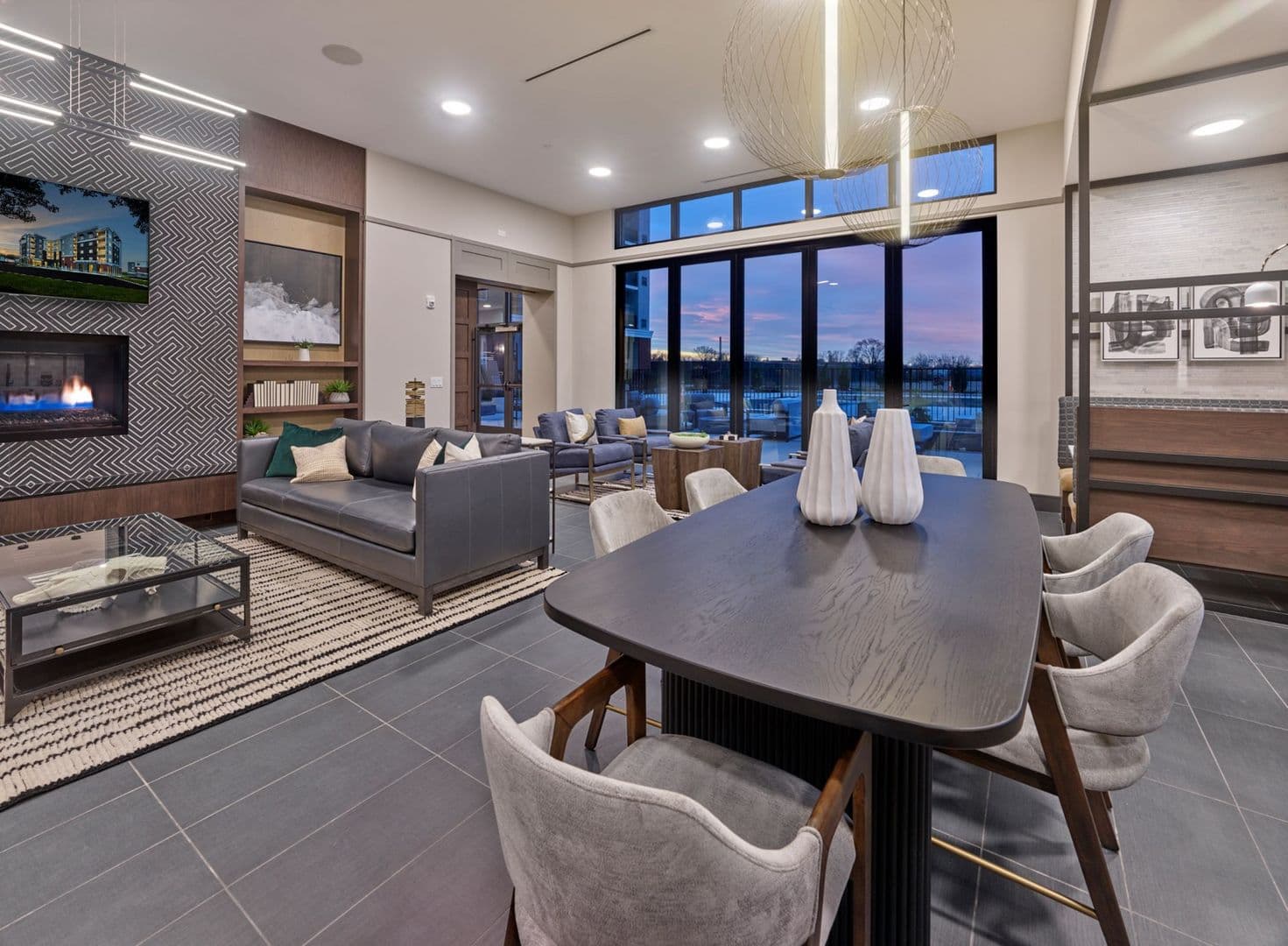 Bogota House: 999 W Fort Lee Rd