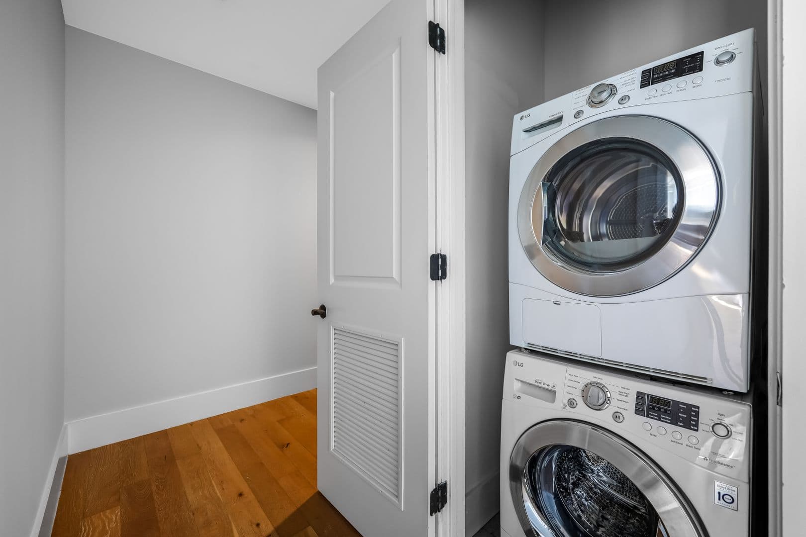 Jersey City Apartment: 299 Coles St