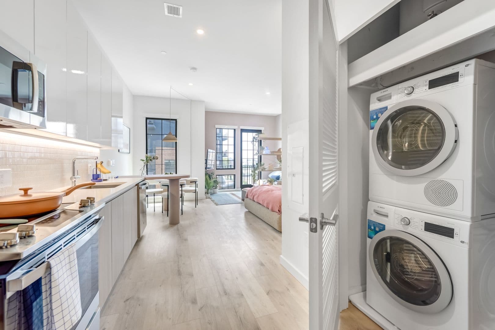 Harrison Apartment: 1100 S 5th Street