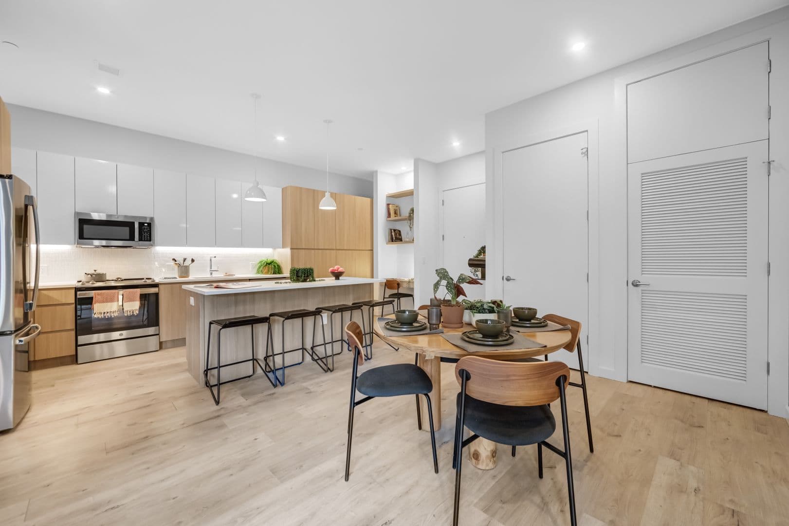 Harrison Apartment: 1100 S 5th Street