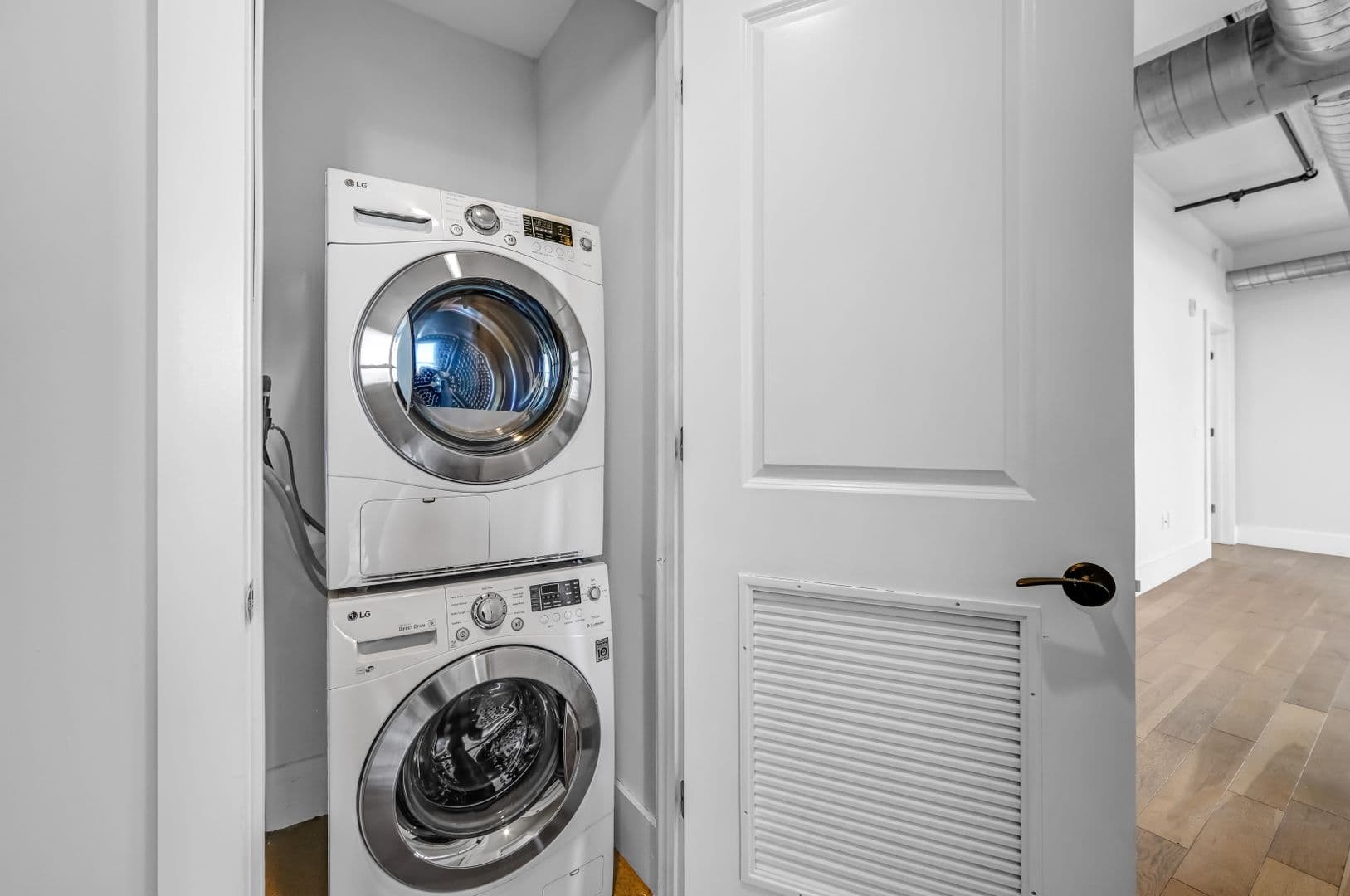 Jersey City Apartment: 299 Coles St