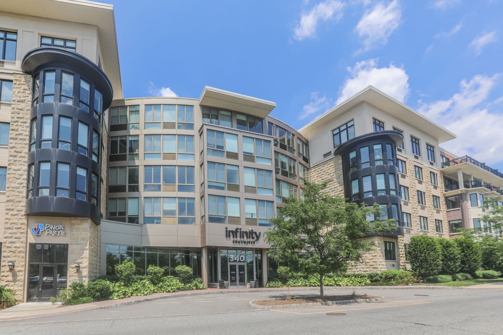 Edgewater Apartment: 360 Old River Road