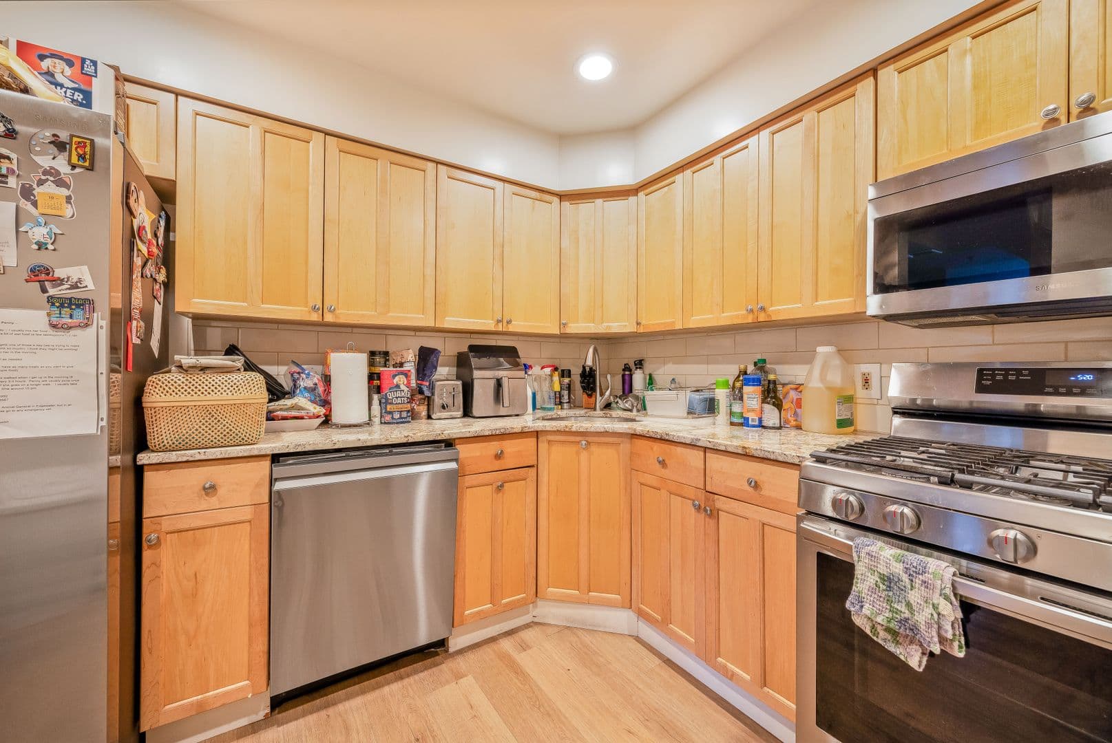 Edgewater Apartment: 272 Old River Rd