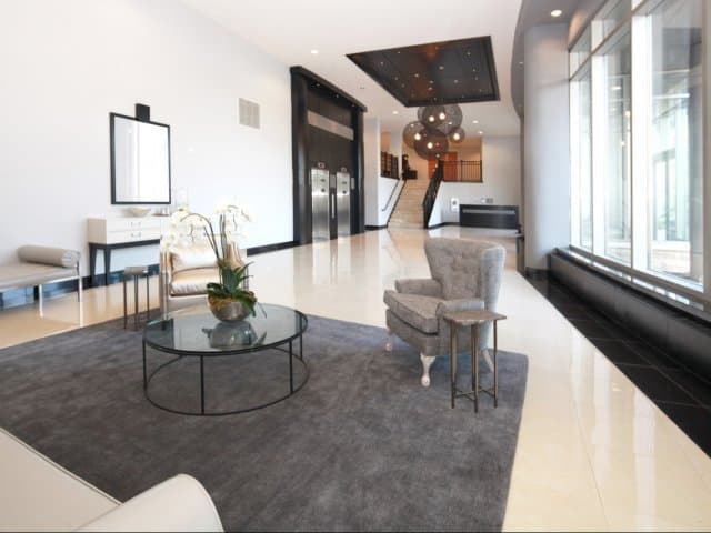 Edgewater Apartment: 250 Old River Road