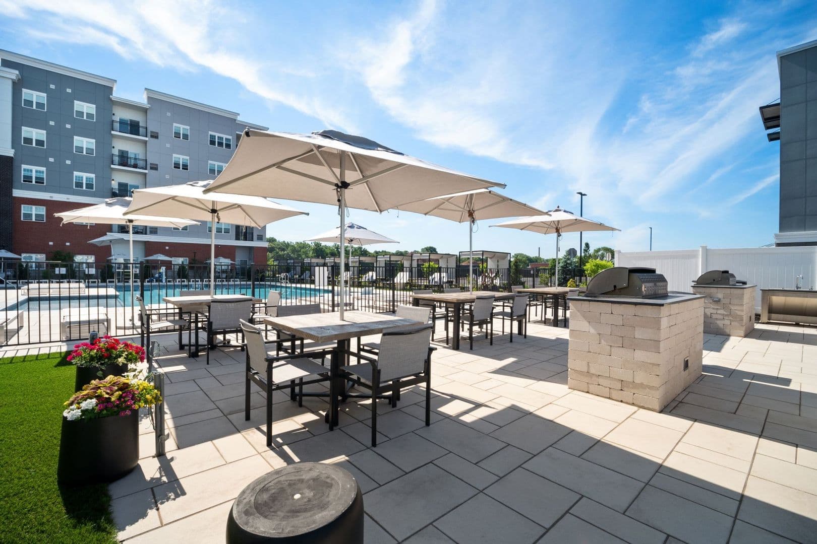 Bogota House: 999 W Fort Lee Rd