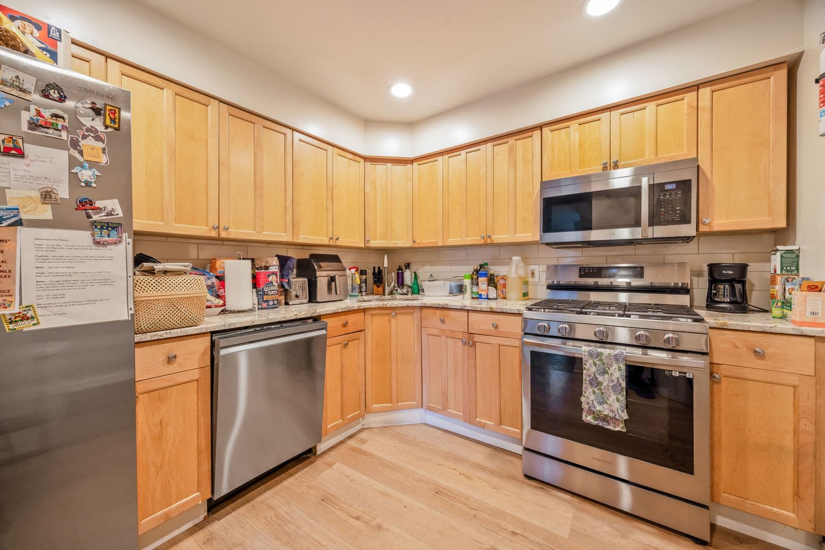 Edgewater Apartment: 272 Old River Rd