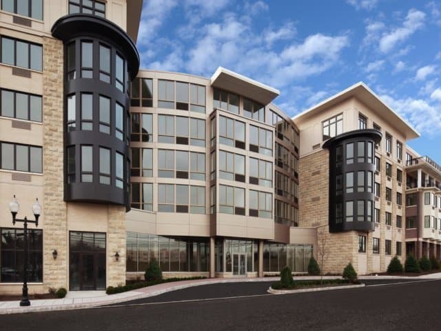 Edgewater Apartment: 250 Old River Road