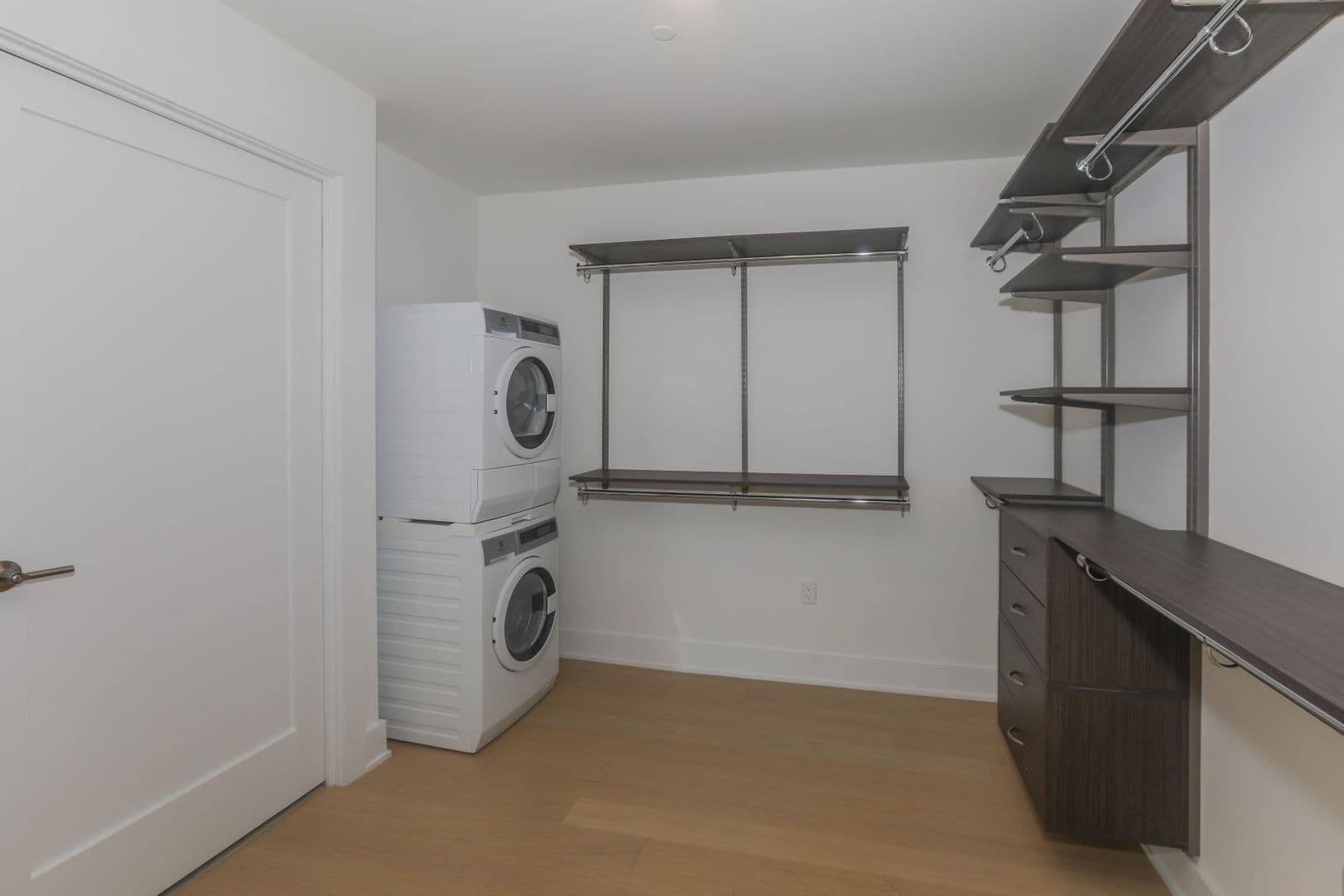 Edgewater Apartment: 7650 River Road