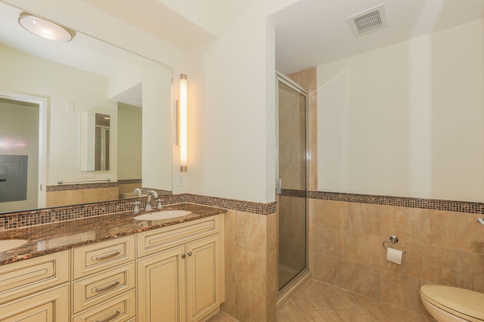 Edgewater Apartment: 360 Old River Road