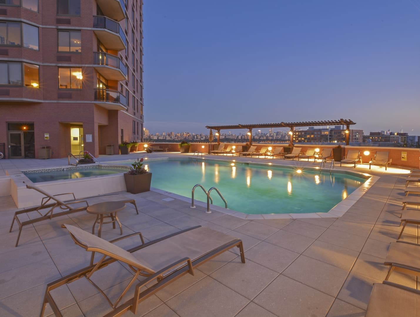 Edgewater Apartment: 228 Gorge Road