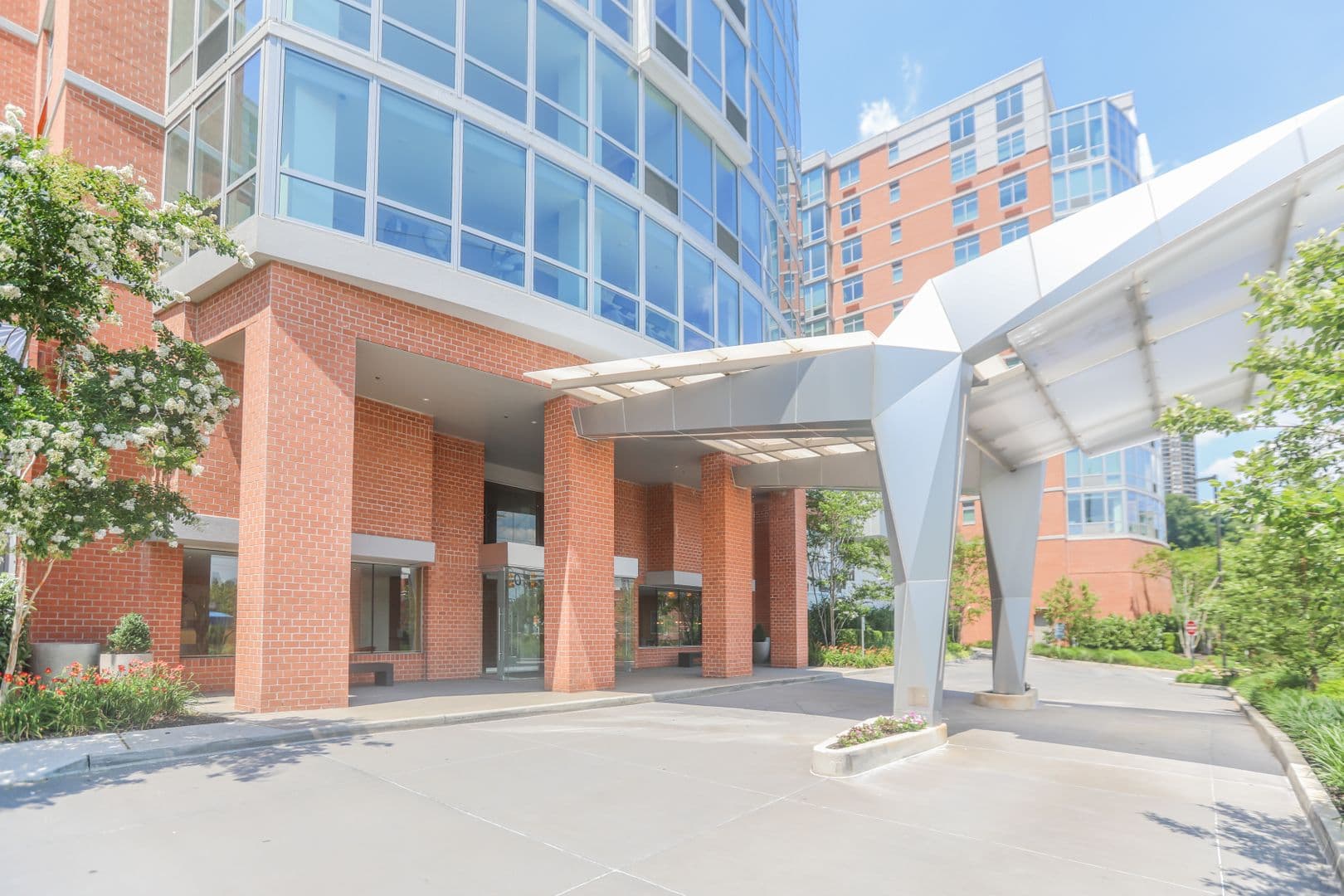 Edgewater Apartment: 7650 River Road