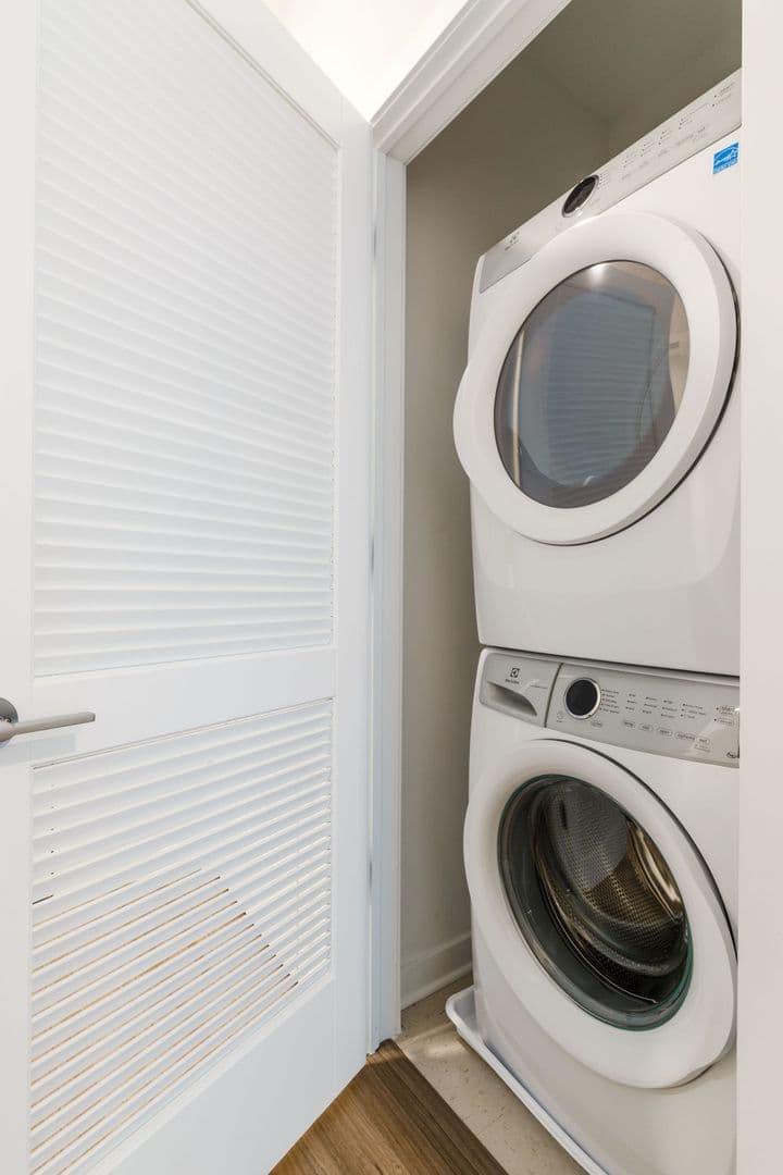Jersey City Apartment: 115 hoboken avenue