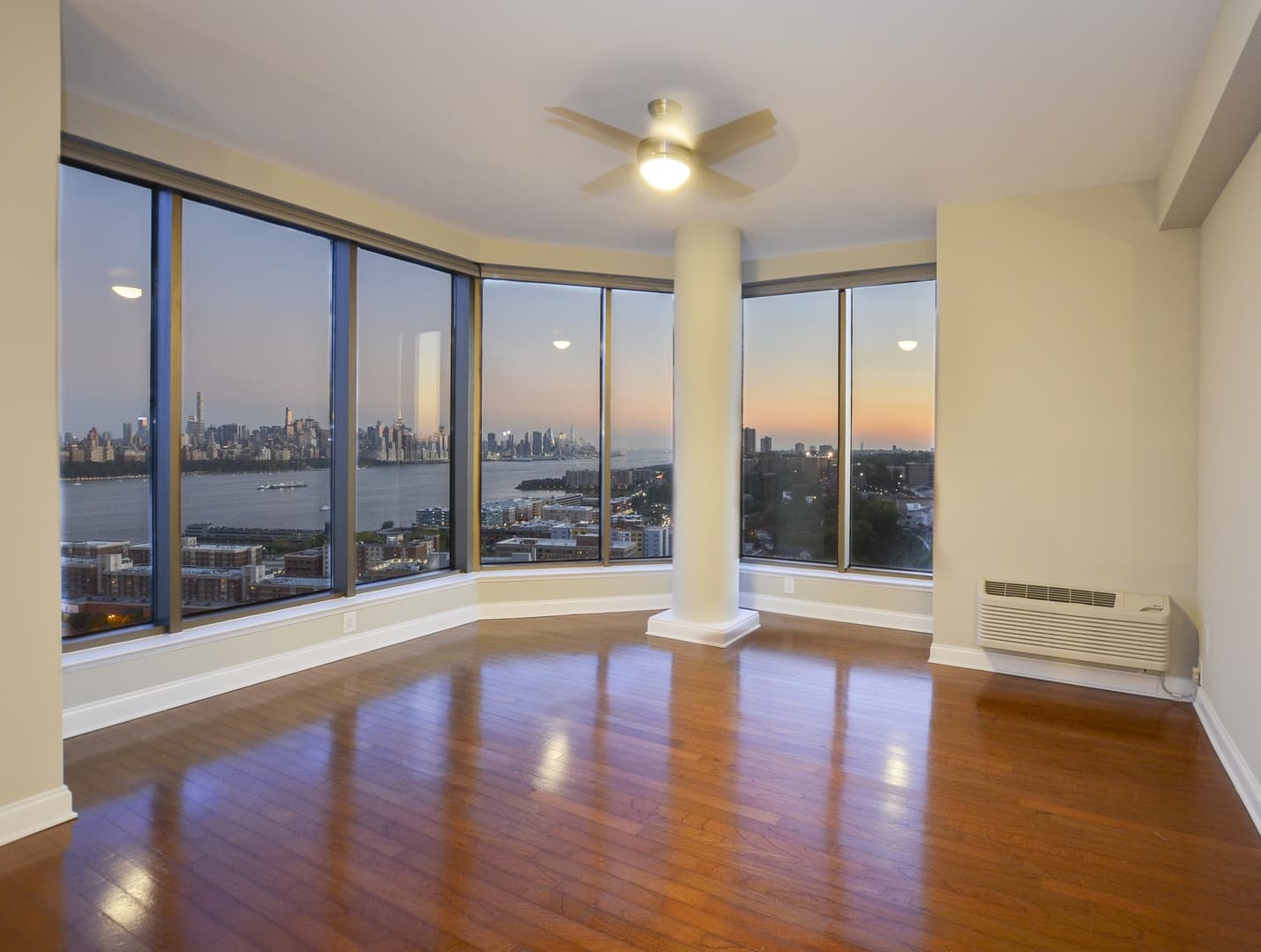 Edgewater Apartment: 228 Gorge Road