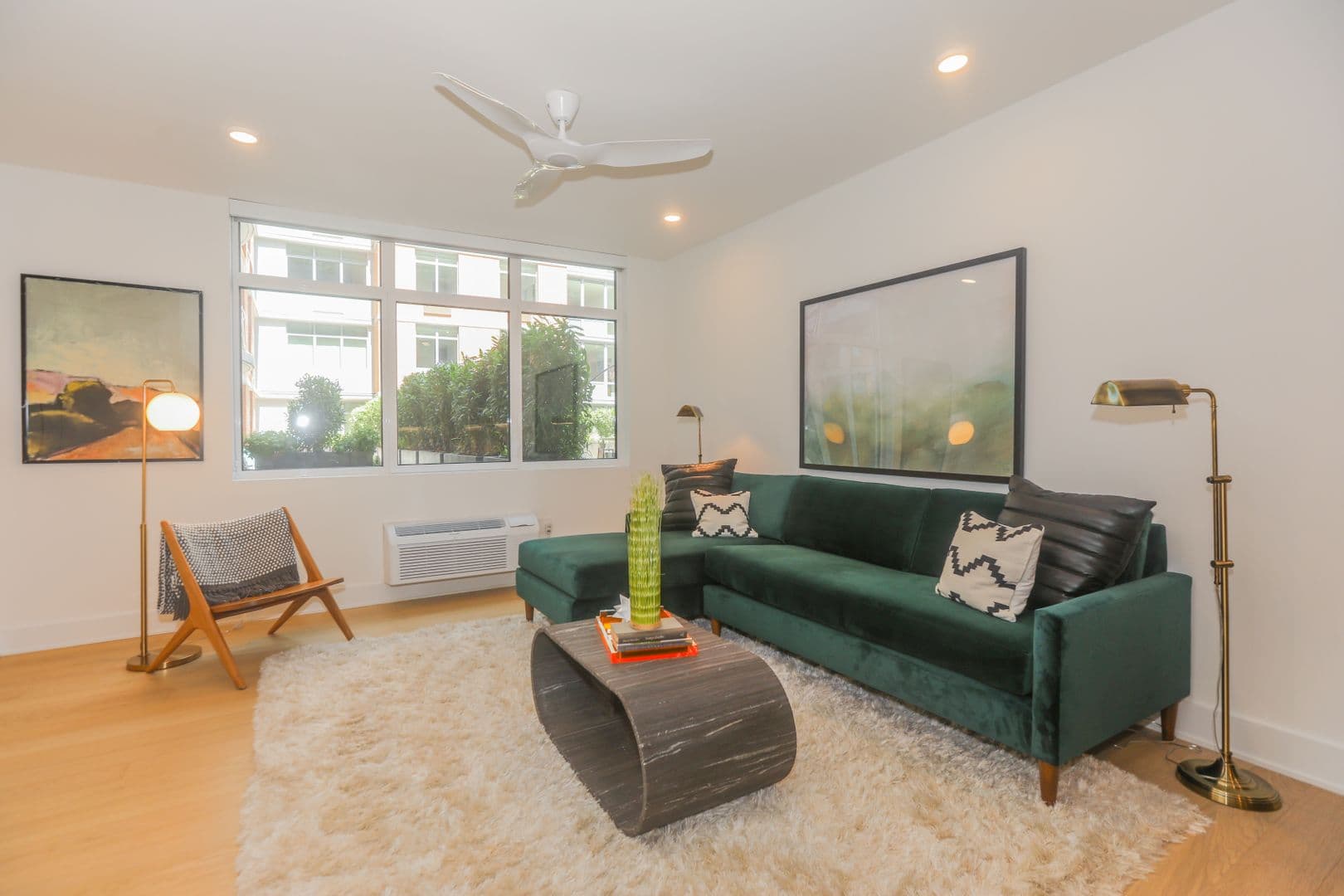 Edgewater Apartment: 7650 River Road