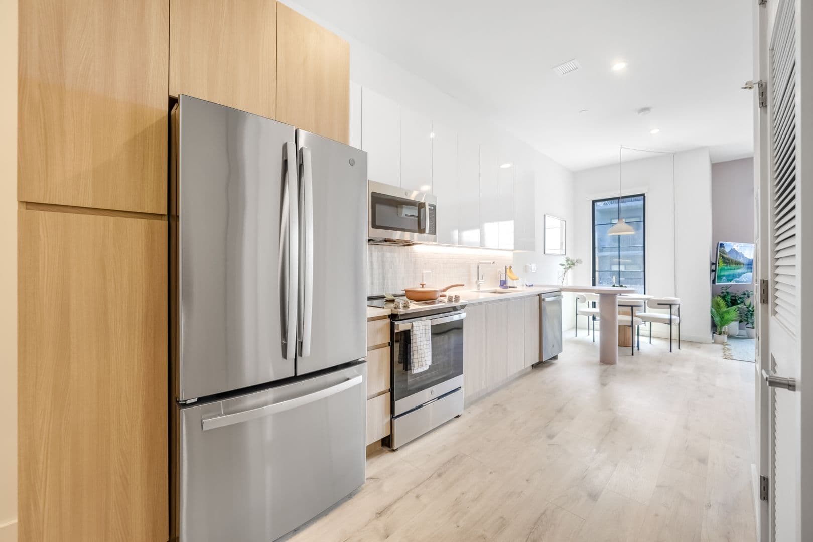 Harrison Apartment: 1100 S 5th Street