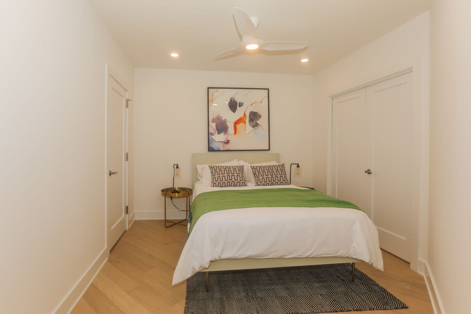 Edgewater Apartment: 7650 River Road