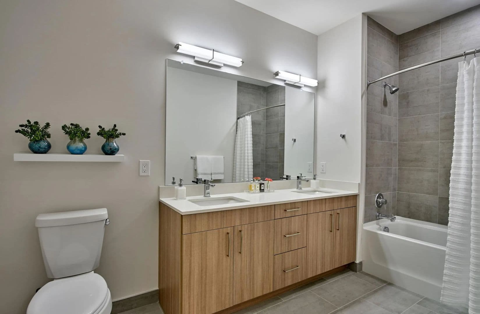 Bogota Apartment: 1100 W Fort Lee Road