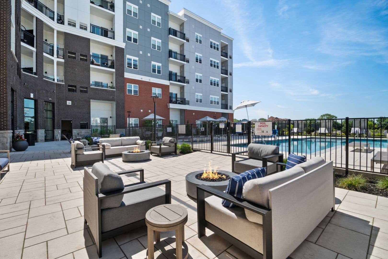 Bogota House: 999 W Fort Lee Rd