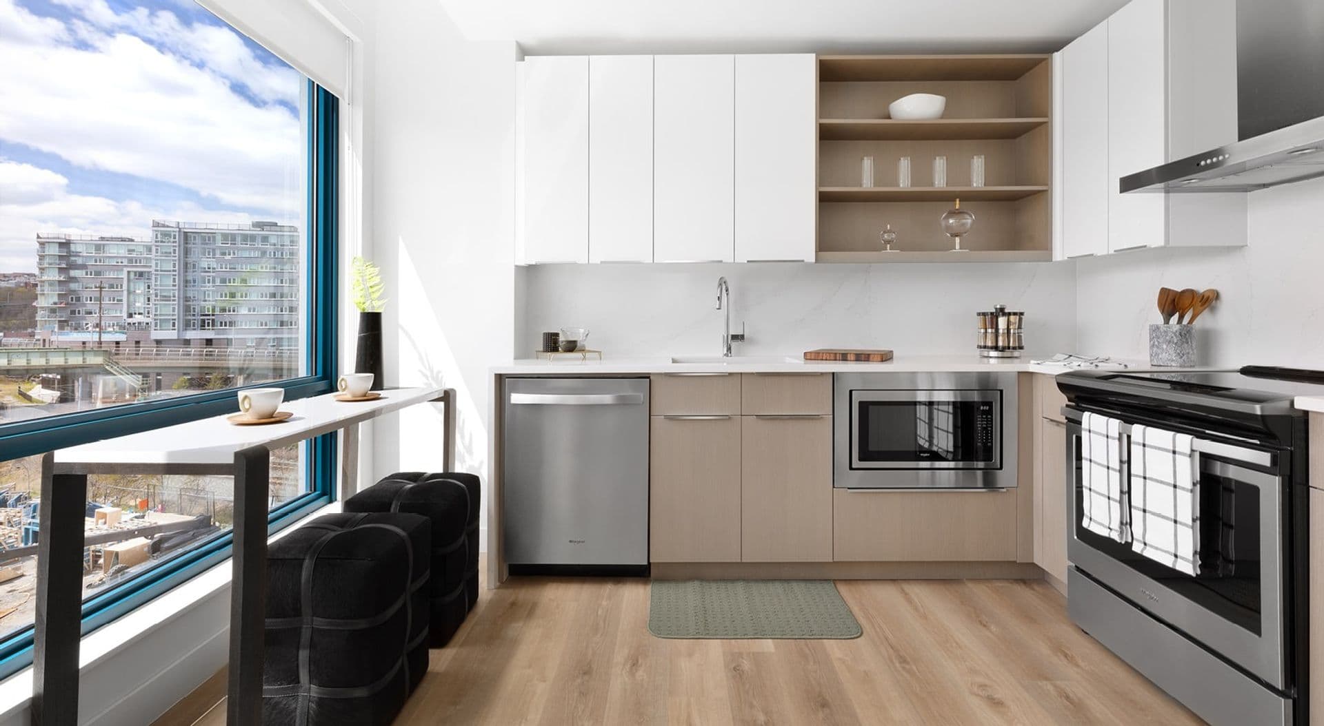 Weehawken Apartment: 801 Harbor Blvd