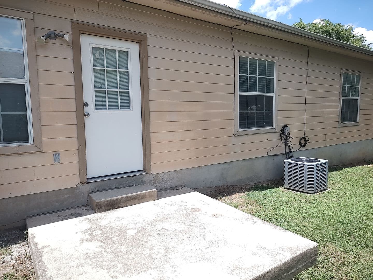 Leander House: 2206 S Bagdad unit B