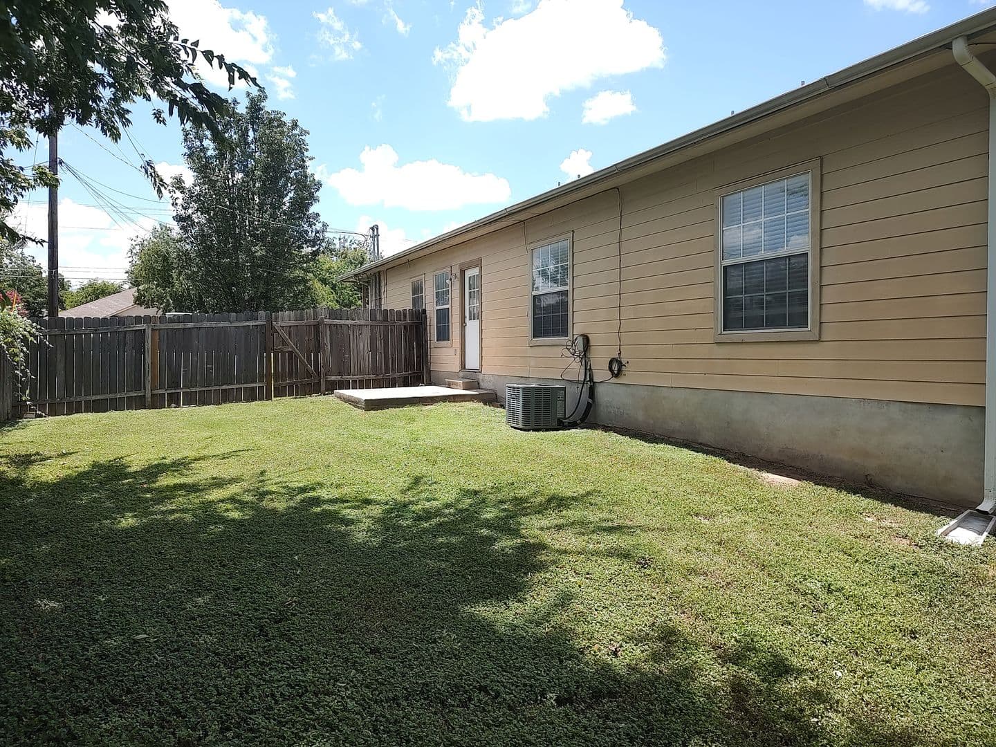 Leander House: 2206 S Bagdad unit B