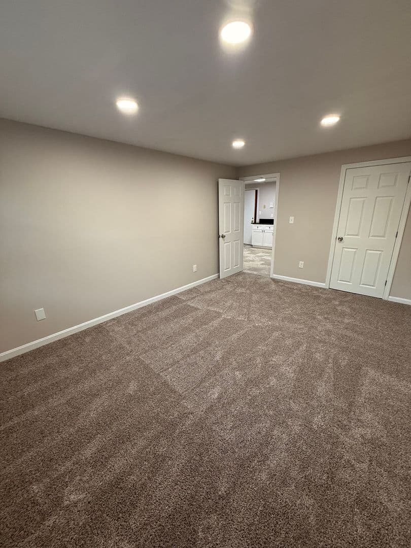 Gardner Apartment: 90 Ridgewood Lane