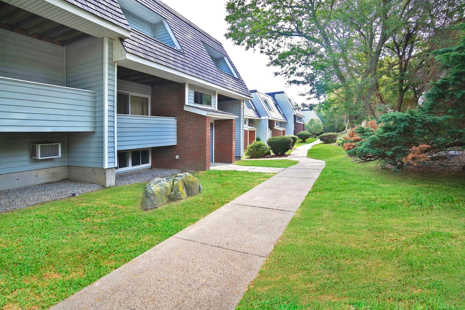 Quincy Apartment: 1020 Southern Artery