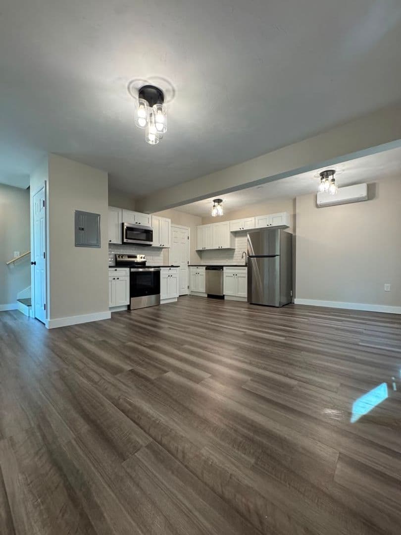 Lancaster Apartment: 211 South Main Street