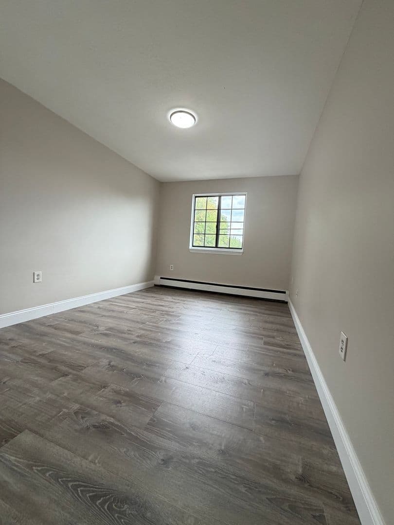 Manchester Apartment: 153 West Hancock street
