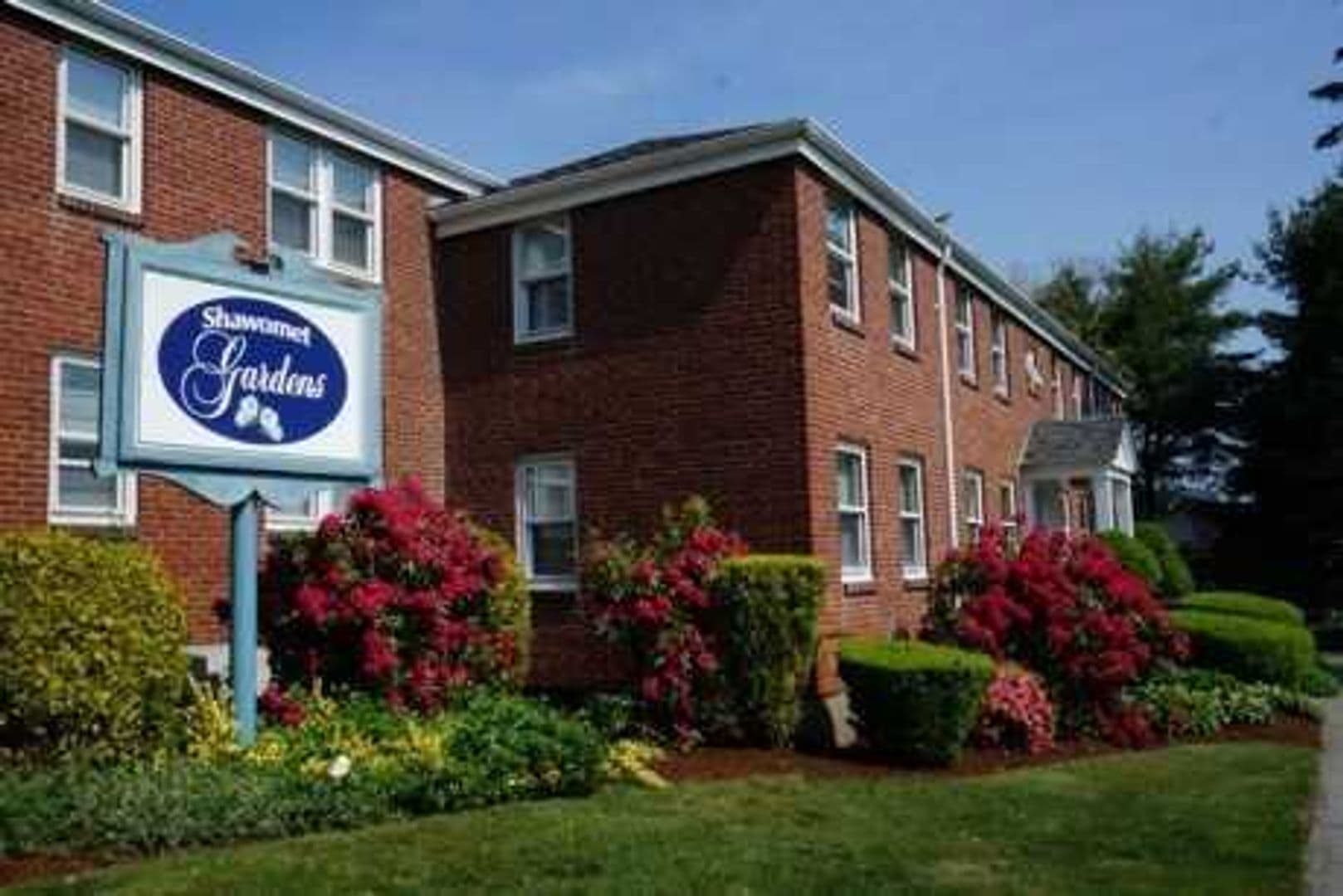 Somerset Apartment: 102 Shawomet Avenue