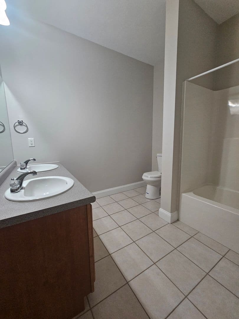 Fall River Apartment: 4801 North Main street