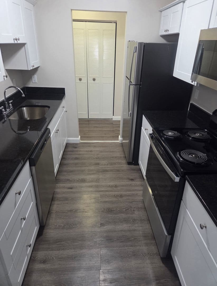 Middletown Apartment: 3 Admiralty Drive