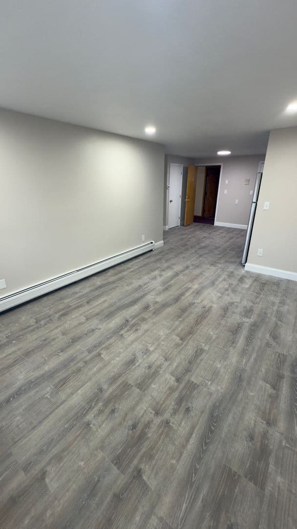 Gardner Apartment: 90 Ridgewood Lane