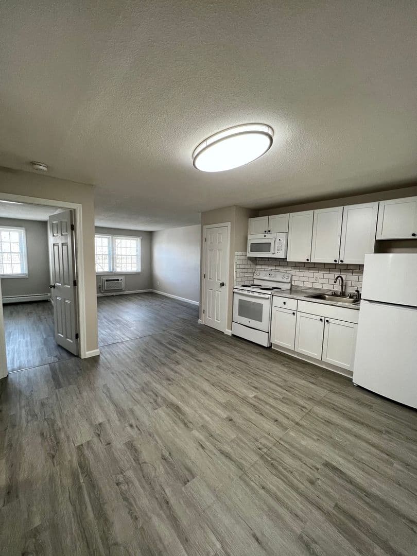 Gardner Apartment: 90 Ridgewood Lane