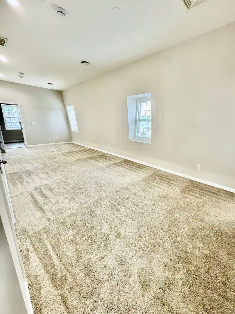 Somerset Apartment: 102 Shawomet Avenue