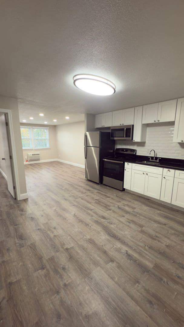 Gardner Apartment: 90 Ridgewood Lane