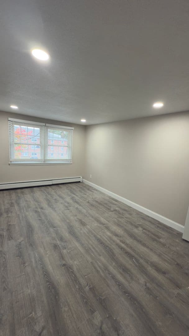 Gardner Apartment: 90 Ridgewood Lane