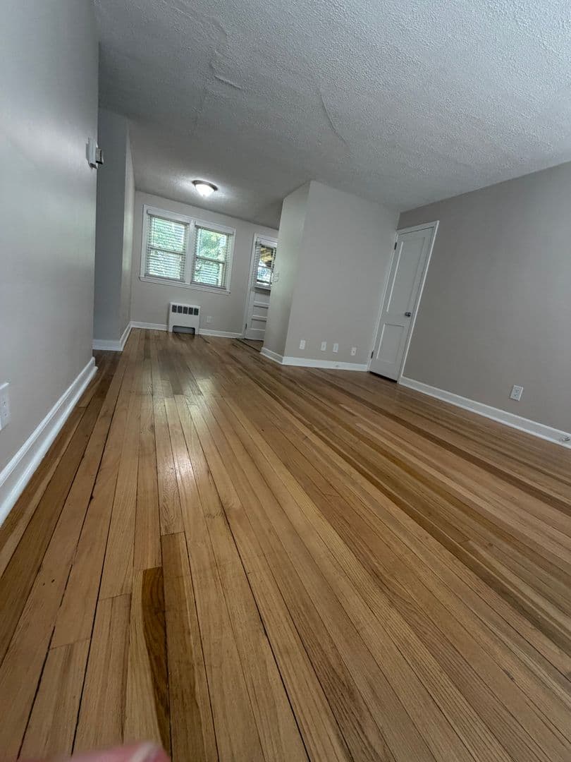Somerset Apartment: 102 Shawomet Avenue