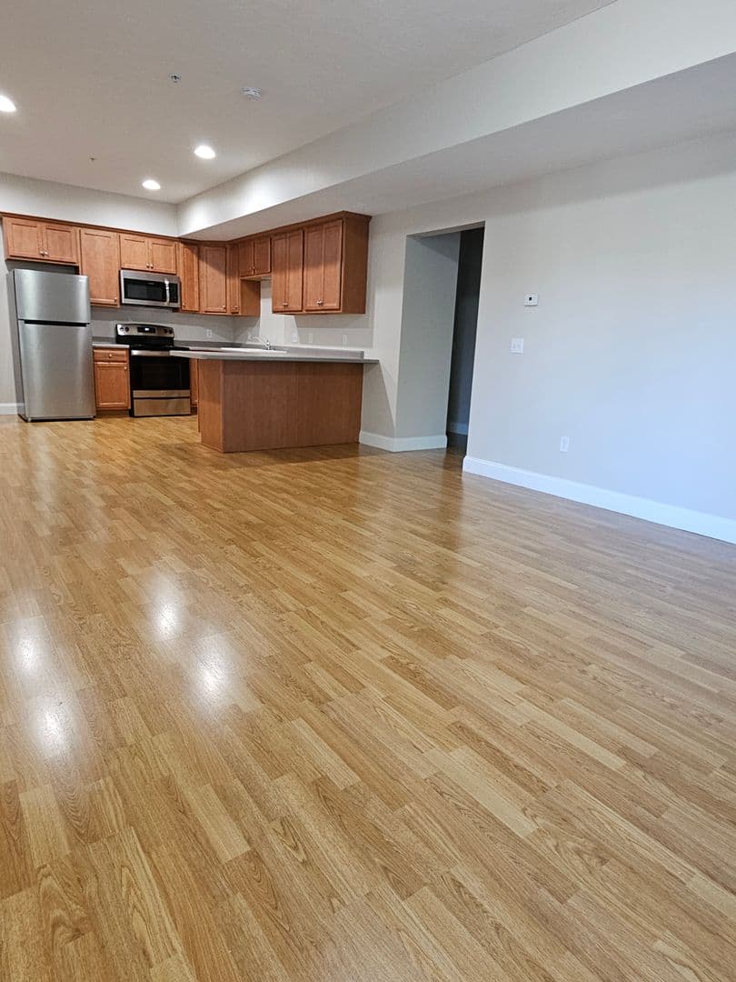 Fall River Apartment: 4801 North Main street
