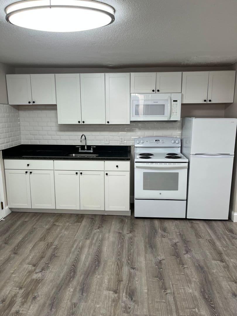 Gardner Apartment: 90 Ridgewood Lane