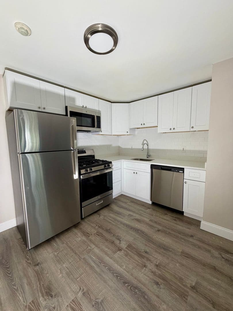 Lowell Apartment: 169 Aiken Avenue